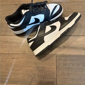 Nike Black and White Women's Sneakers